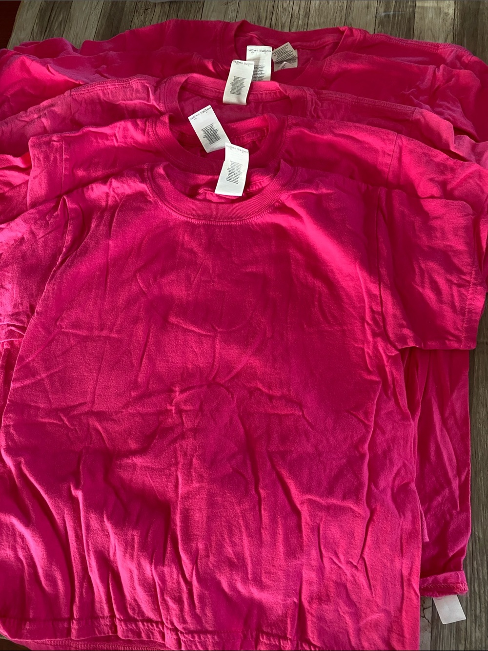 LOT OF 5 – GILDAN PINK YOUTH TEES— MULTIPLE SIZES - Picture 1 of 2